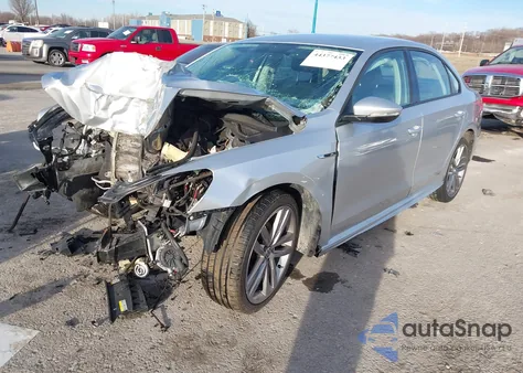 2018 Volkswagen Passat 2.0T R-Line/2.0T S z USA, uszkodzony, nr VIN 1VWAA7A34JC019036